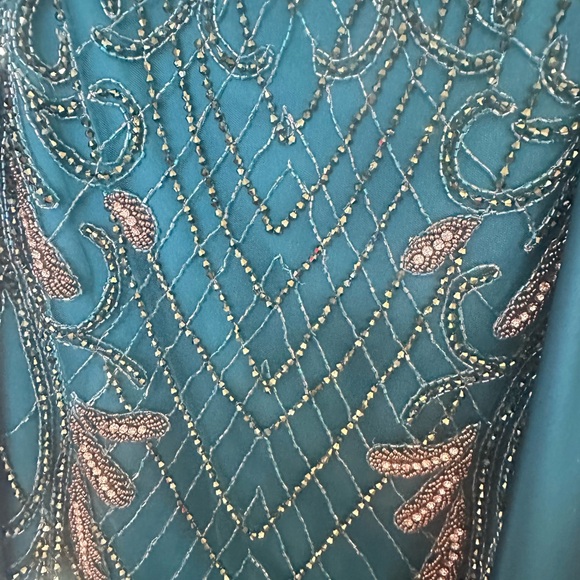 Elegant Teal Fidda Ballgown, retails over $600 size 38 about a 4-6 - Picture 5 of 9
